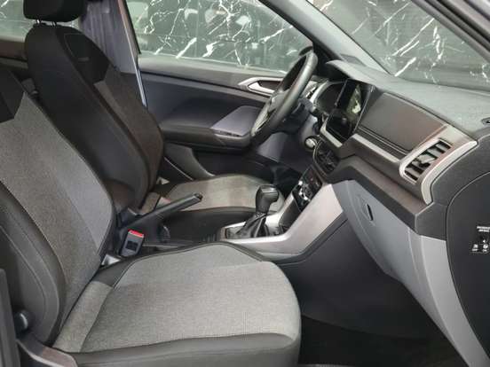 VOLKSWAGEN-T-CROSS-2024