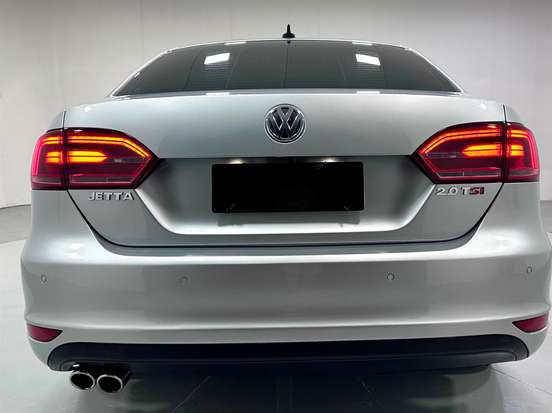 VOLKSWAGEN-JETTA-2012