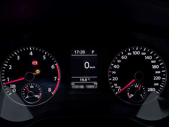 VOLKSWAGEN-JETTA-2012