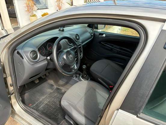 VOLKSWAGEN-VOYAGE-1.0 MI 8V FLEX 4P MANUAL VOLKSWAGEN-VOYAGE-2013