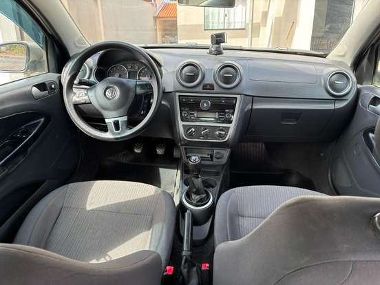 VOLKSWAGEN-VOYAGE-2013