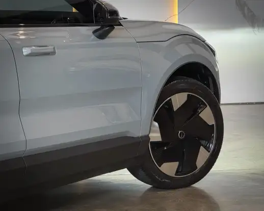 VOLVO-EX30-2024