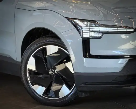 VOLVO-EX30-2024
