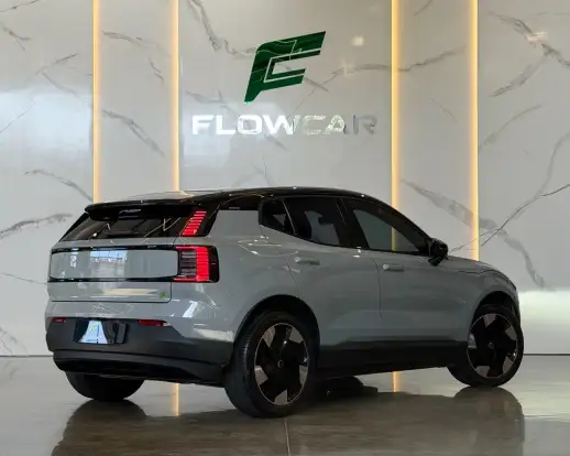 VOLVO-EX30-2024