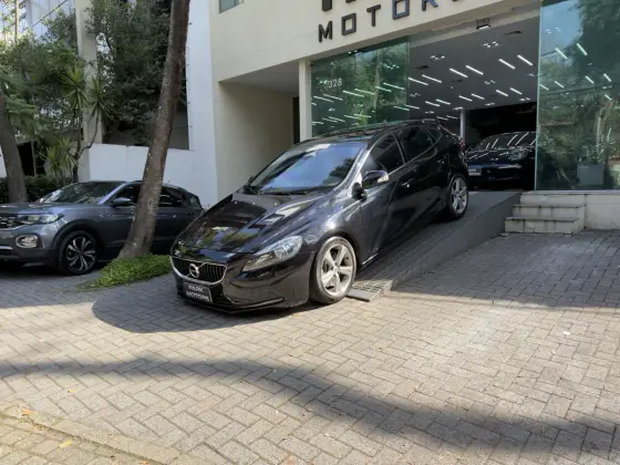 VOLVO V40 2.0 T4 KINETIC GASOLINA 4P AUTOMÁTICO