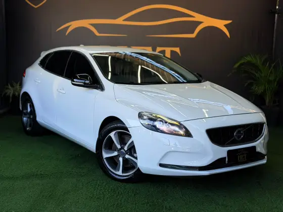 VOLVO V40 2.0 T4 MOMENTUM GASOLINA 4P AUTOMÁTICO VOLVO V40 2.0 T4 MOMENTUM GASOLINA 4P AUTOMÁTICO