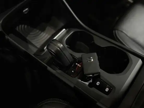 VOLVO-XC40-2018