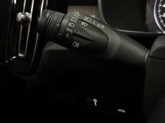 VOLVO-XC40-2018