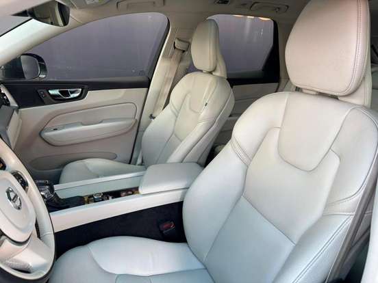 VOLVO-XC60-2020