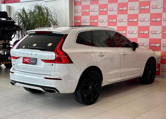 VOLVO-XC60-2017