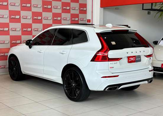 VOLVO-XC60-2017