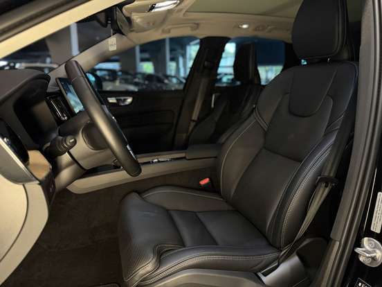 VOLVO-XC60-2025