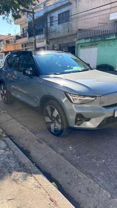 VOLVO-XC40-2022