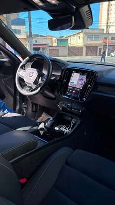 VOLVO-XC40-2022