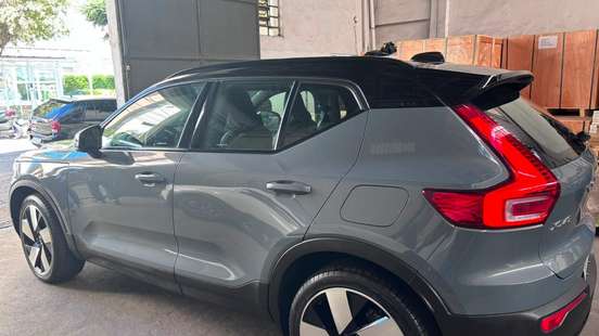 VOLVO-XC40-2022