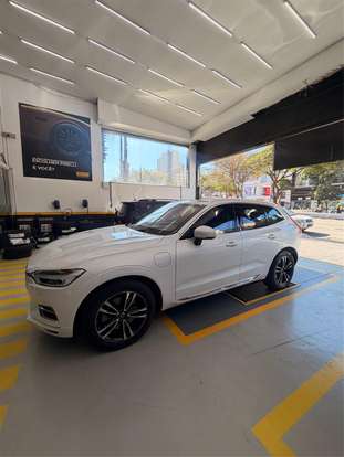VOLVO-XC60-2020