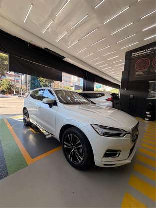 VOLVO-XC60-2020