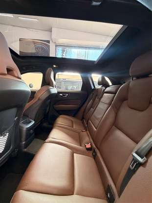 VOLVO-XC60-2020