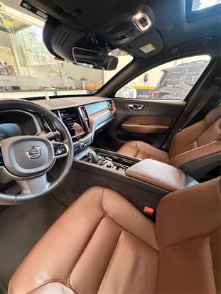 VOLVO-XC60-2020