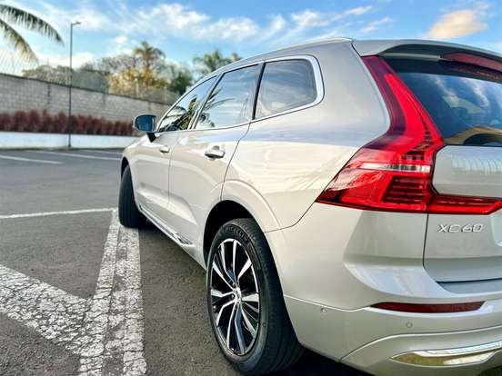 VOLVO-XC60-2022