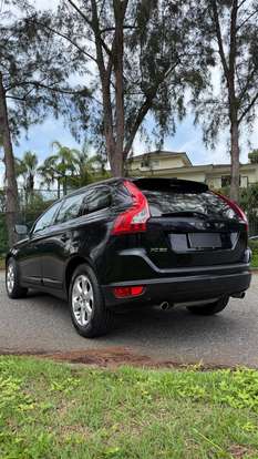 VOLVO-XC60-2011