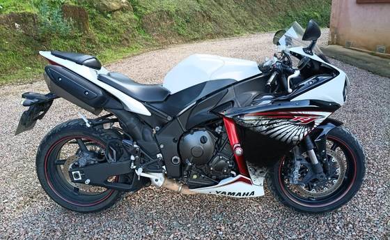 YAMAHA YZF R1 