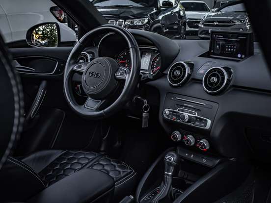 AUDI-A1-1.8 TFSI SPORTBACK AMBITION GASOLINA 4P S-TRONIC AUDI-A1-2015