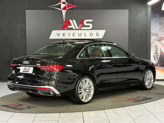 AUDI-A4-2023
