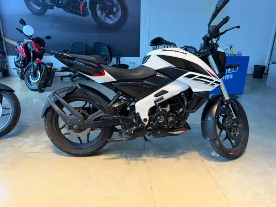 BAJAJ DOMINAR 160 BAJAJ DOMINAR 160