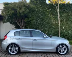 BMW 130i 3.0 SPORT HATCH 24V GASOLINA 4P AUTOMÁTICO BMW 130i 3.0 SPORT HATCH 24V GASOLINA 4P AUTOMÁTICO