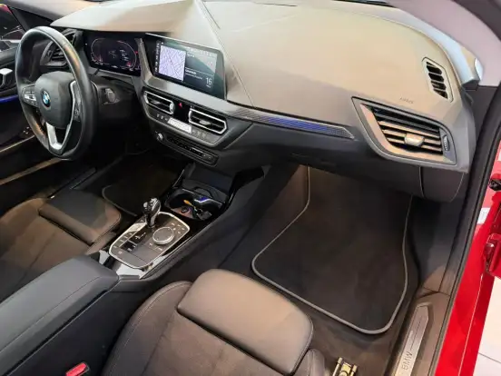 BMW-218i-2021