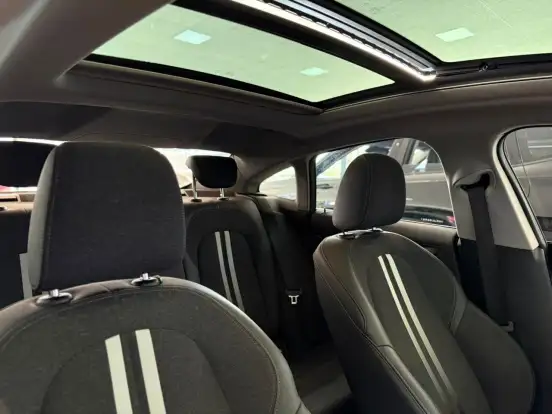 BMW-218i-2021