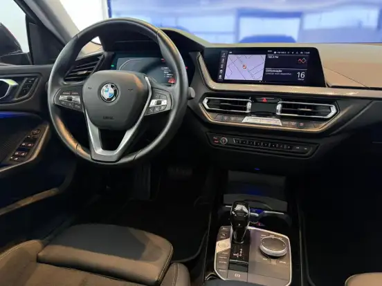 BMW-218i-2021