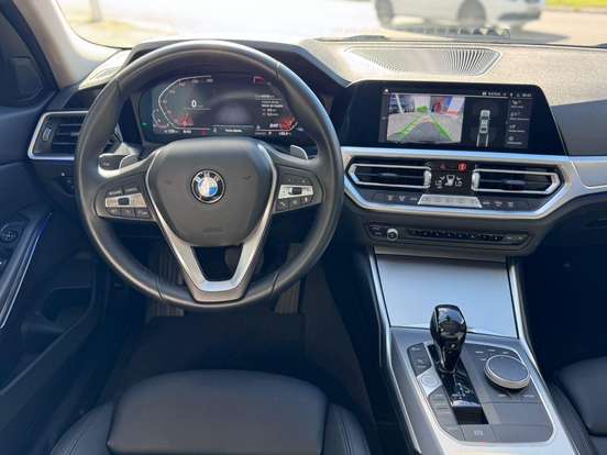 BMW-320i-2020