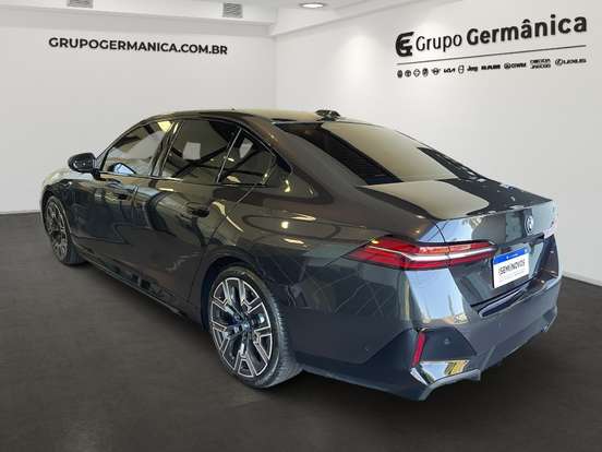 BMW-530e-2023