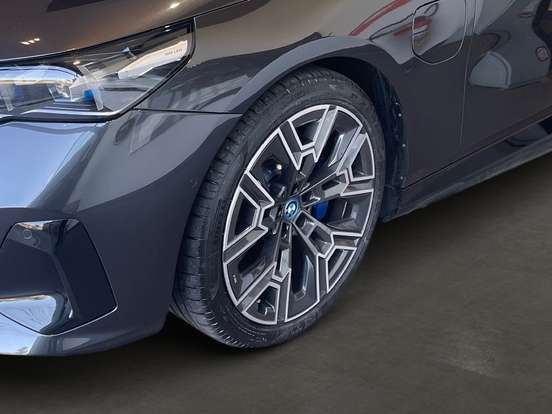BMW-530e-2023