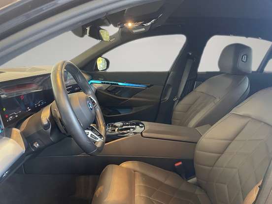 BMW-530e-2023