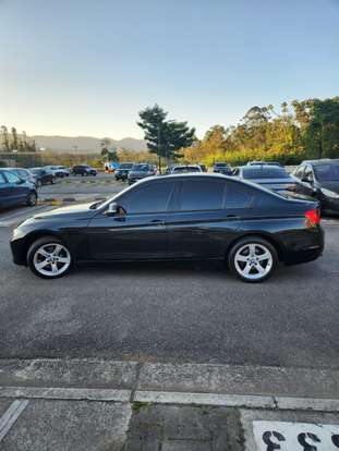BMW-320i-2015