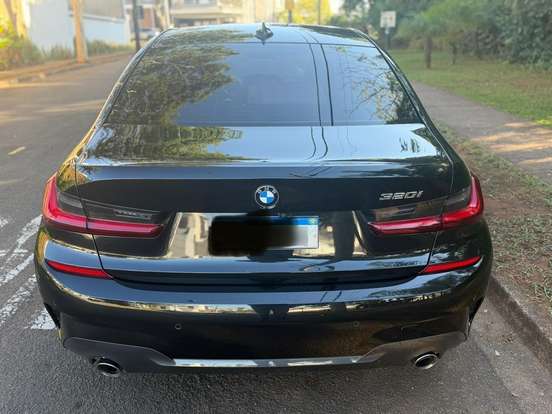 BMW-320i-2022