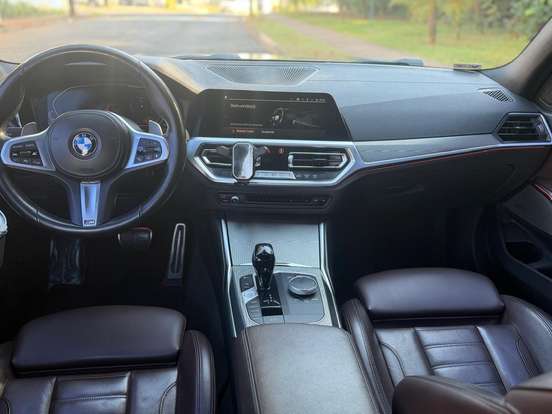 BMW-320i-2022