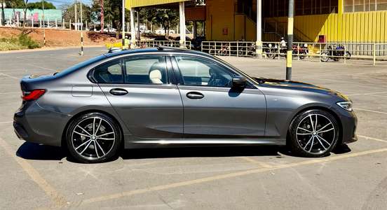 BMW-320i-2021