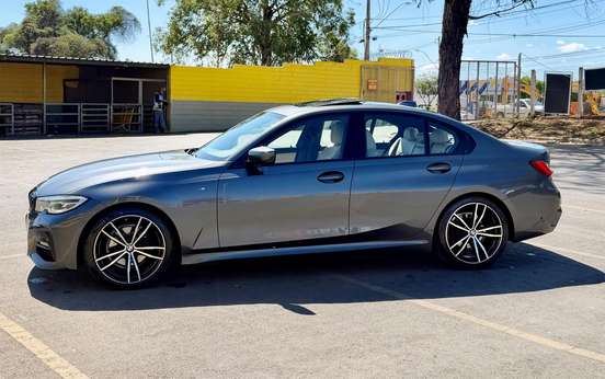 BMW-320i-2021