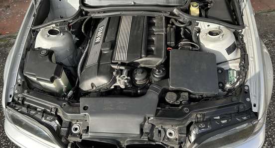 BMW-325i-2003