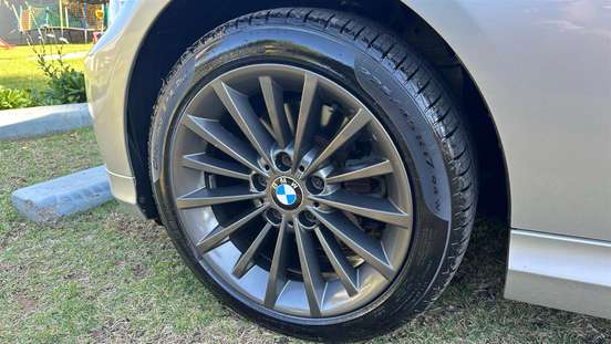 BMW-325i-2011