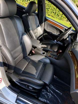BMW-330i-2000