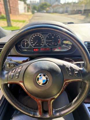 BMW-330i-2000