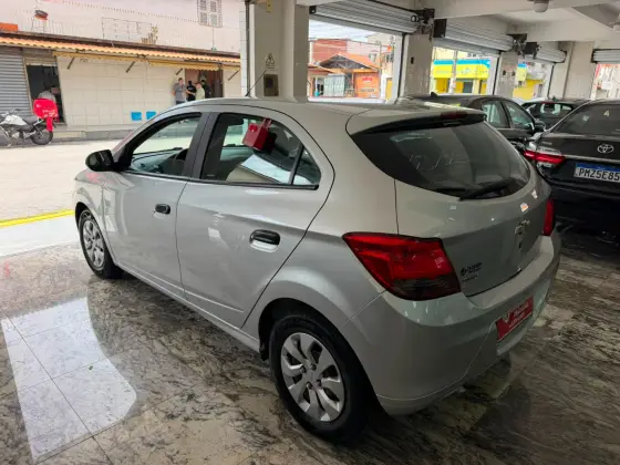 CHEVROLET ONIX 1.0 MPFI JOY 8V FLEX 4P MANUAL CHEVROLET ONIX 1.0 MPFI JOY 8V FLEX 4P MANUAL
