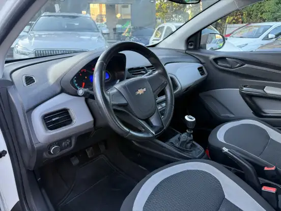 CHEVROLET-ONIX-2015