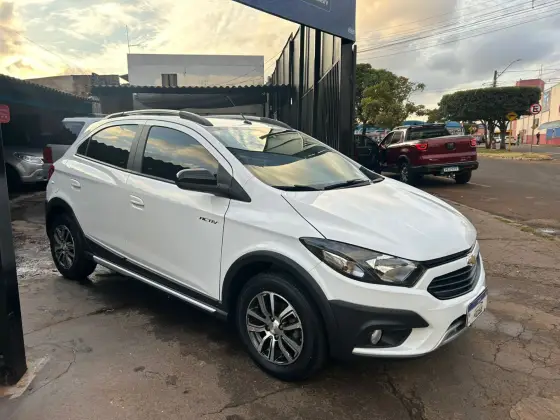 CHEVROLET ONIX 1.4 MPFI ACTIV 8V FLEX 4P AUTOMÁTICO CHEVROLET ONIX 1.4 MPFI ACTIV 8V FLEX 4P AUTOMÁTICO