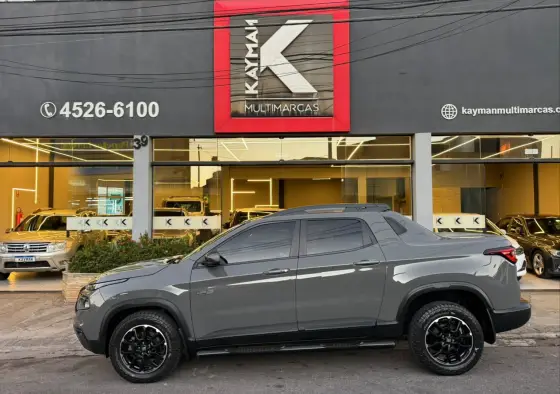 FIAT TORO 2.0 16V TURBO DIESEL ULTRA 4WD AT9 FIAT TORO 2.0 16V TURBO DIESEL ULTRA 4WD AT9
